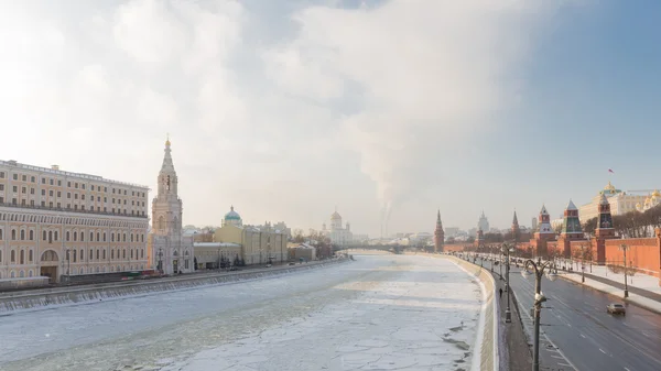 Moscow Kremlin Embankment in winter — Stock Photo, Image