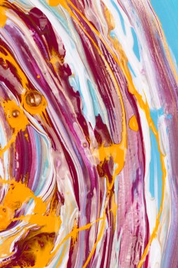 Boya renkli çizgiler