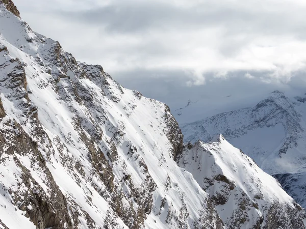Белый снег в Альпах — стоковое фото