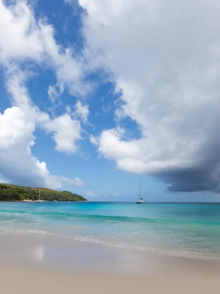 Beautiful blue-turquoise sea — Stock Photo, Image