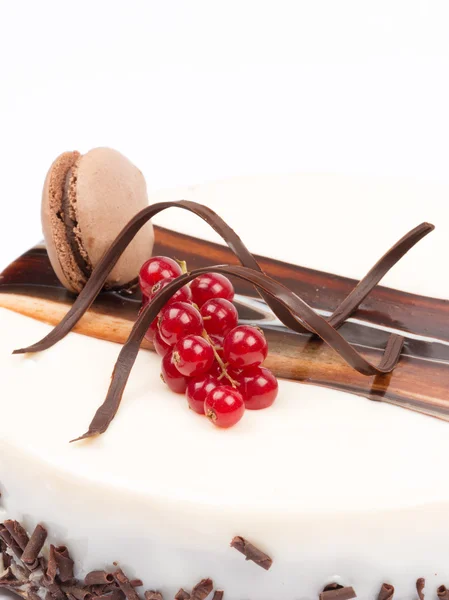 Kuchen mit Schokolade dekoriert — Stockfoto