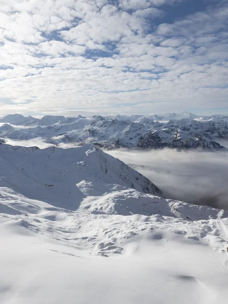 Neve nas montanhas — Fotografia de Stock