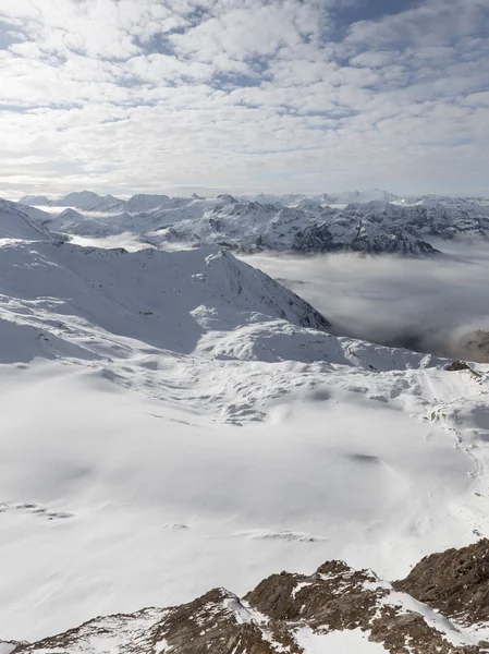 Karlı dağ zirveleri — Stok fotoğraf