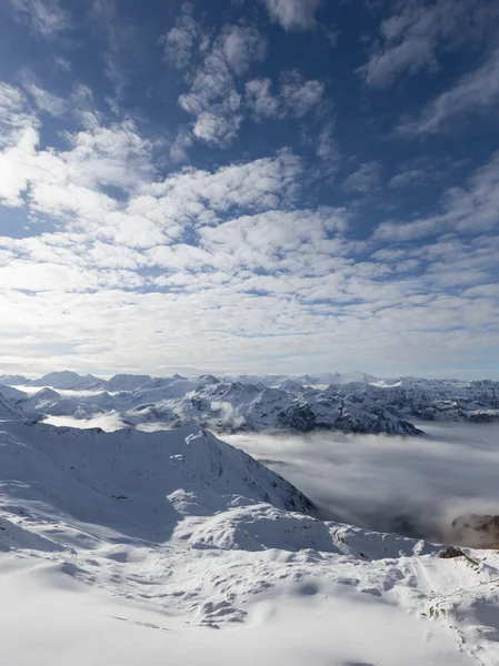 Kış aylarında yüksek dağlar — Stok fotoğraf