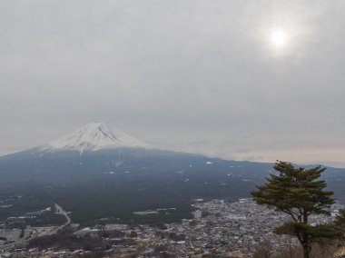 volkan Fuji Dağı ve güneş