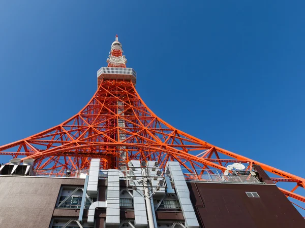 Tokyo kule mavi gökyüzü karşı — Stok fotoğraf