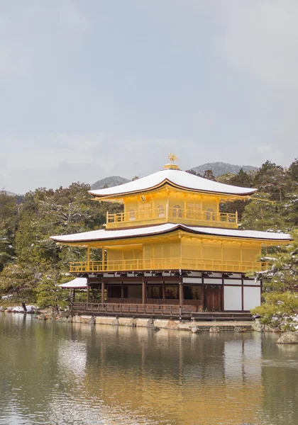 Vackra gyllene pavelon i Kyoto — Stockfoto