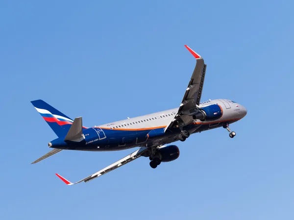 Bellissimo aereo passeggeri — Foto Stock