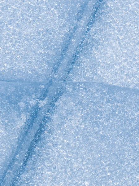 Hielo en el lago en invierno — Foto de Stock