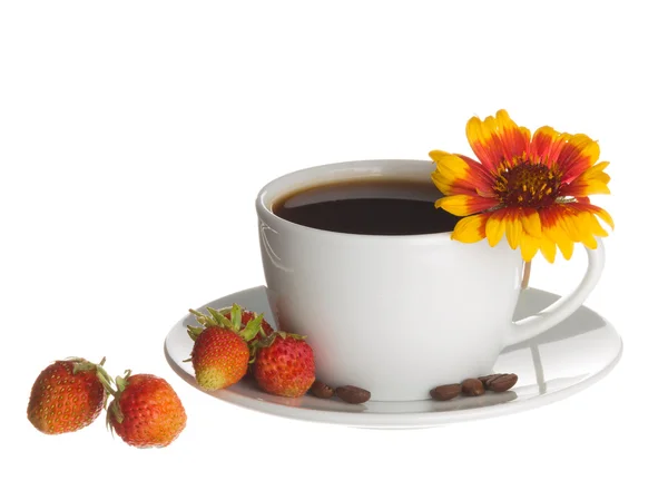 Coffee and bright strawberries — Stok fotoğraf