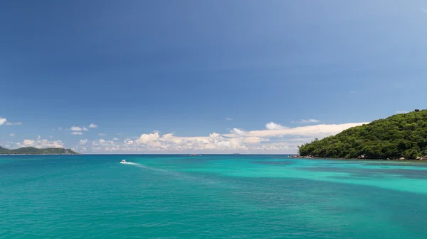 Ljusa seascape med öar — Stockfoto