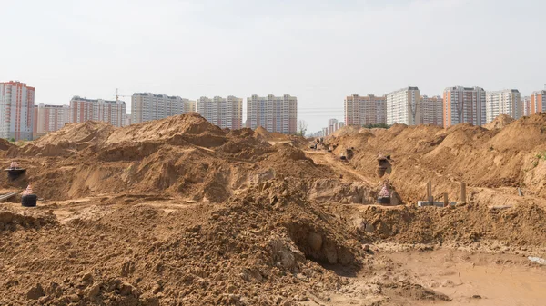 Bouw van een nieuwe weg naar de nieuwbouw — Stockfoto