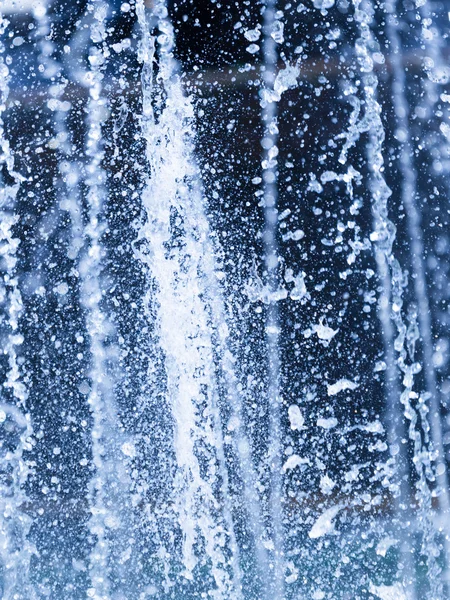 Schöne Spritzer auf blauem Hintergrund — Stockfoto