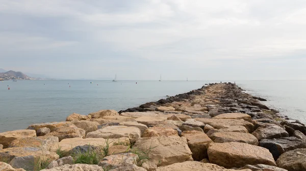 Muelle de piedras grandes — Foto de Stock