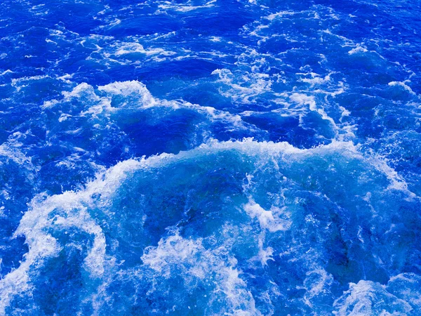 Temiz su güçlü akışı — Stok fotoğraf