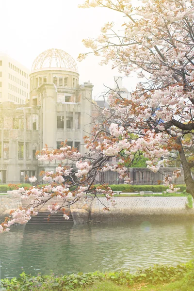 Atomic bomb dome at Hiroshima — Stock Photo, Image