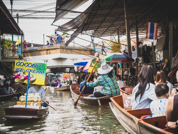 Damnoen Saduak Floating Market in Ratchaburi Thailand — Stock Photo, Image