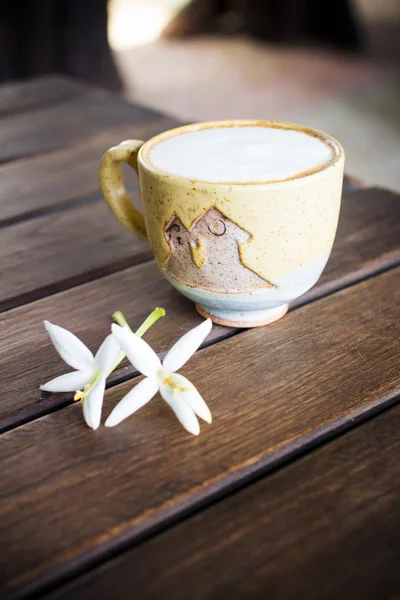 Een kop hete koffie — Stockfoto