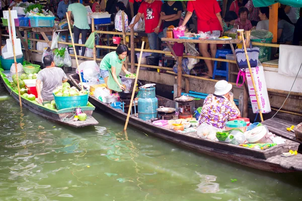 Тайский плавучий рынок , — стоковое фото