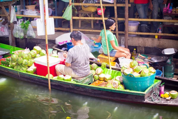 Тайский плавучий рынок , — стоковое фото