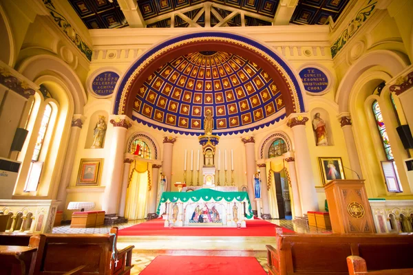 Decoração de interiores da Igreja Católica — Fotografia de Stock
