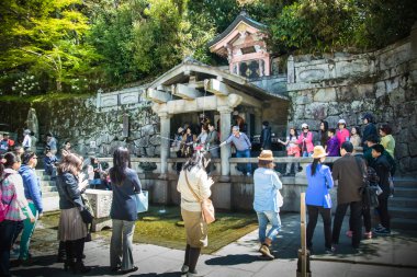 Otowa-no-taki şelale Kiyomizu Tapınağı'nda