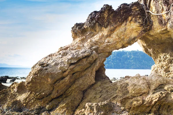 Přírodní kámen na pláži — Stock fotografie