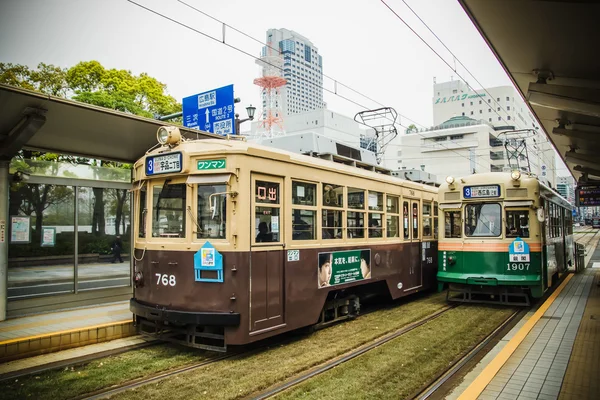 Lokální tramvaj (tramvaj) na město Hirošima — Stock fotografie