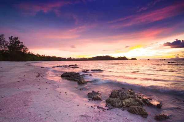 Tramonto sul mare a Koh Payam a Ranong Thailandia — Foto Stock