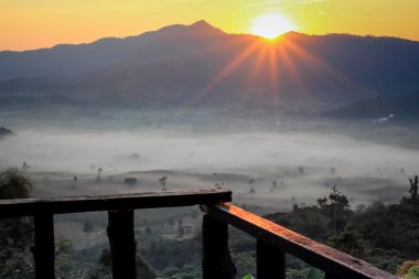 Günaydın günbatımı foggysea ile