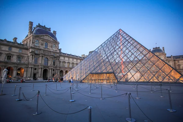 Museo del Louvre en París — Foto de Stock