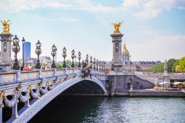 Köprü Alexandre III Seine Nehri üzerinde