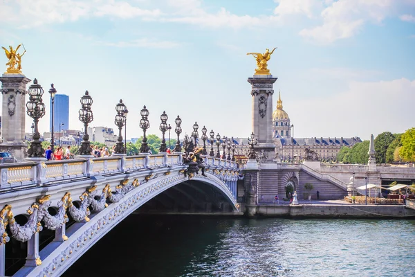 Ponte de Alexandre III sobre o rio Sena — Fotografia de Stock