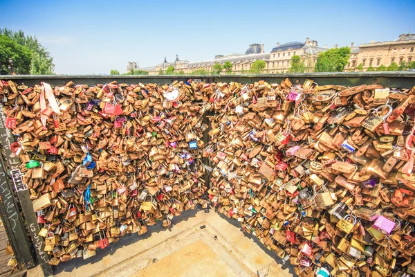 Primer plano de los candados en el Pont de l 'Archeveche — Foto de Stock