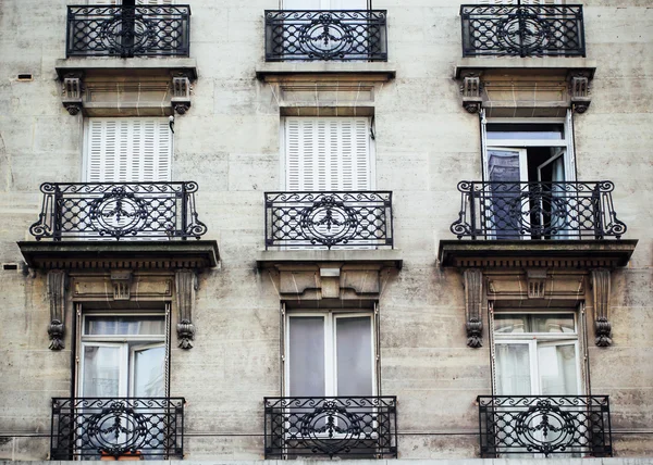 Vintage de fenêtre en acier style européen en France — Photo