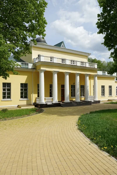 Literary museum of F. I. Tyutchev in Ovstug. The manor house. — Stock Photo, Image