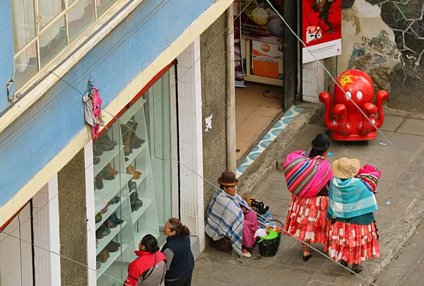 Donne Aymara Con Sacco Colorato Nel Centro Paz Bolivia Sud — Foto Stock