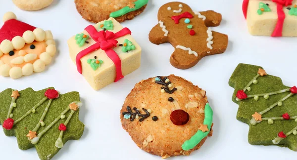 Sortiment Domácí Lahodné Vánoční Cukroví Bílém Pozadí — Stock fotografie