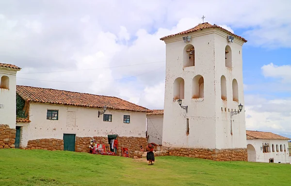 Historický Koloniální Kostel Impozantní Zvonice Chinchero Village Hilltop Posvátné Údolí — Stock fotografie