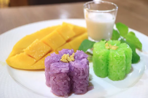 Arroz Pegajoso Forma Flor Colorida Bonita Com Manga Madura Fresca — Fotografia de Stock