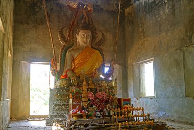 Terk Edilmiş Wat Somdej Kao Tapınağı kalıntıları, Sangkhlaburi Bölgesi, Kanchanaburi Bölgesi, Tayland