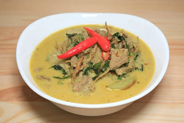 Gros Plan Bol Curry Vert Avec Boeuf Des Plats Populaires — Photo