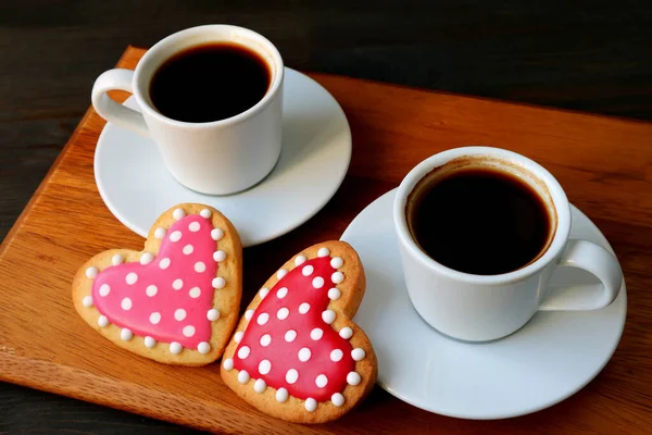 Duas Xícaras Café Biscoitos Cereja Reais Forma Coração Pontilhado Com — Fotografia de Stock