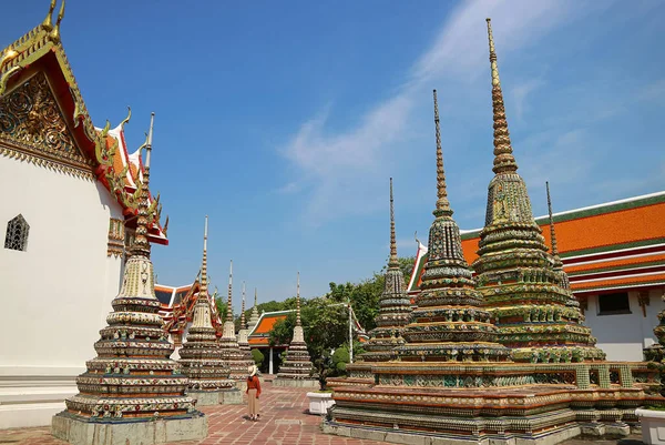 Female Visiting Wat Pho Temple Reclining Buddha Localizado Ilha Rattanakosin — Fotografia de Stock