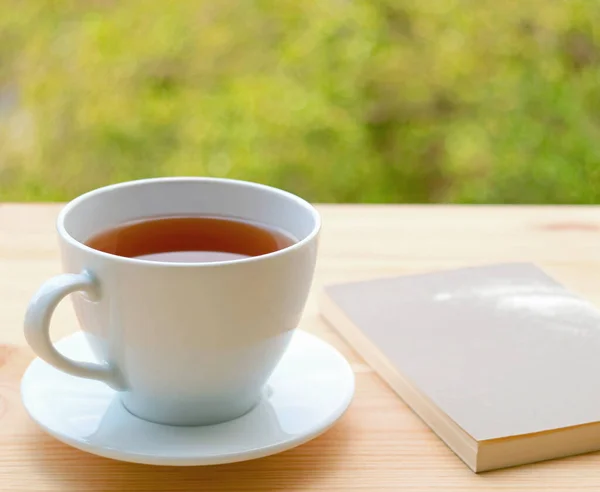 Cup Hot Tea Outdoor Table Blurry Foliage Background — Stock Photo, Image