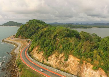 Nang Phaya Hill Manzarası, Chanthaburi Bölgesi, Tayland 'dan güzel bir yol manzarası var.