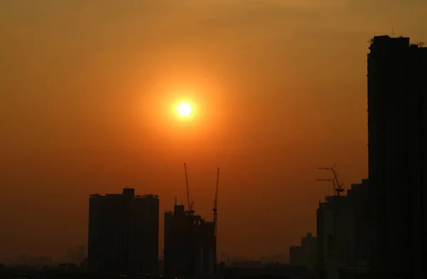 Bellissimo Tramonto Sugli Edifici Costruzione Bangkok Thailandia — Foto Stock