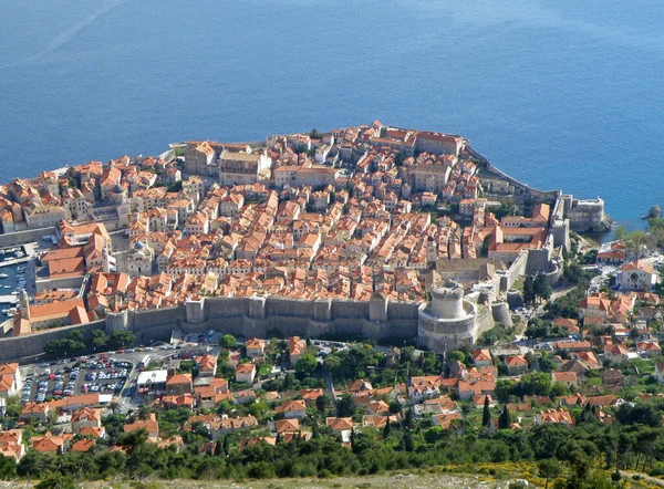 Stunning Aerial View Dubrovnik Old City Vibrant Blue Adriatic Sea — Stockfoto