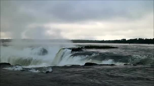 Den berömda Devil 's Throat området i Iguazu faller på argentinsk sida, Misiones provinsen, Argentina, Sydamerika — Stockvideo