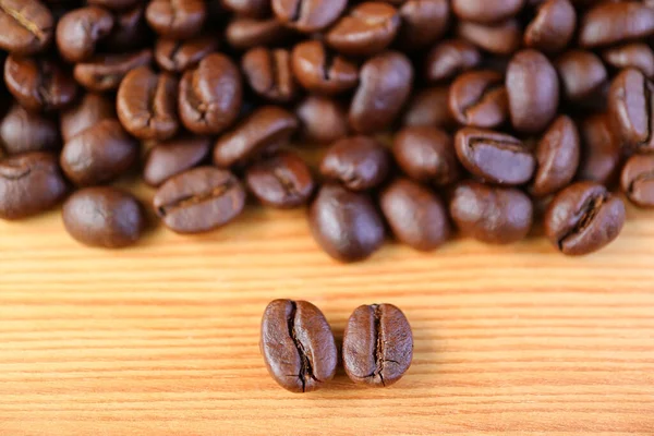 Closeup Arabica Robusta Roasted Coffee Beans Blurry Coffee Beans Pile — Stock Photo, Image